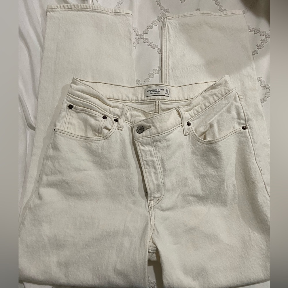 Abercrombie 90s Straight Ultra High Rise Jean